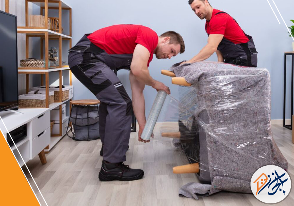 تغليف الكنب والمراتب 0509002239 الانجاز يعمل الفني على نقل الأثاث بطريقة منظمة، مع الاهتمام بالتفاصيل والحفاظ على سلامة الممتلكات.